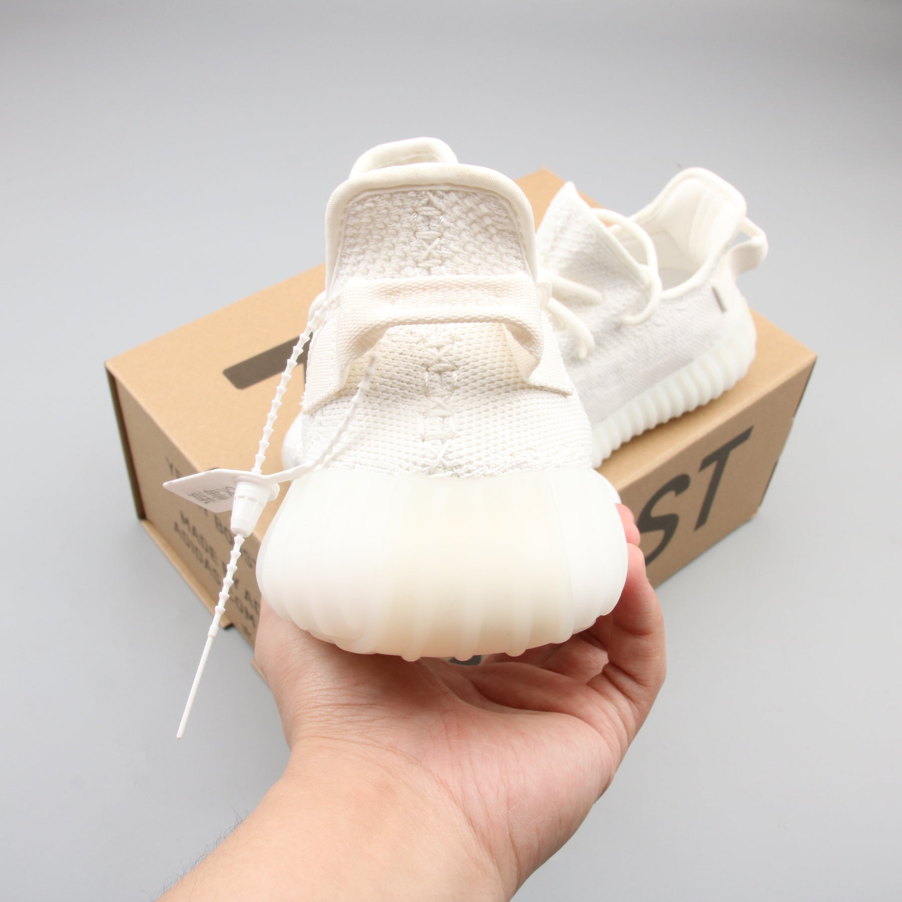 ҮЕЕZY BOOST 350 V2 CREAM/TRIPLE WHITE